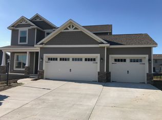 606 E Country Ridge Dr, Mahomet, IL 61853