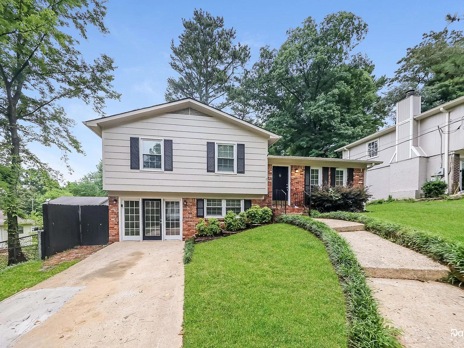 3 bed, 2.0 bath, 1551 sqft, $1,605 — Photo 1