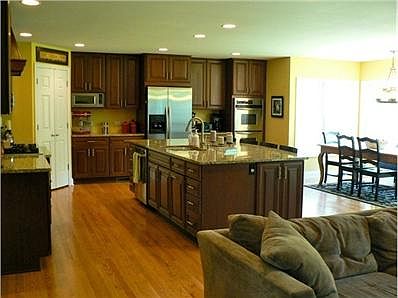 2nd image of 1043 Briarwood Ln