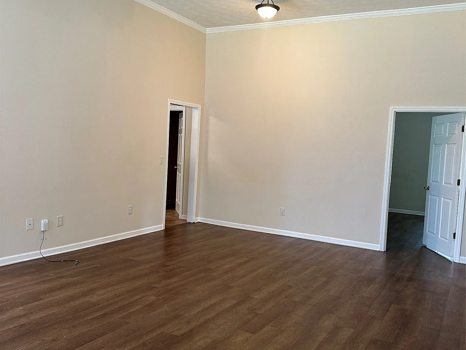 3 bed, 2.0 bath, 1600 sqft, $1,600 — Photo 2