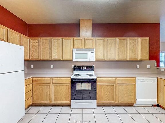 4th image of 617 Townplace Dr