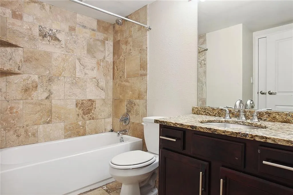 2 bed, 987 sqft, $1,900 — Photo 2