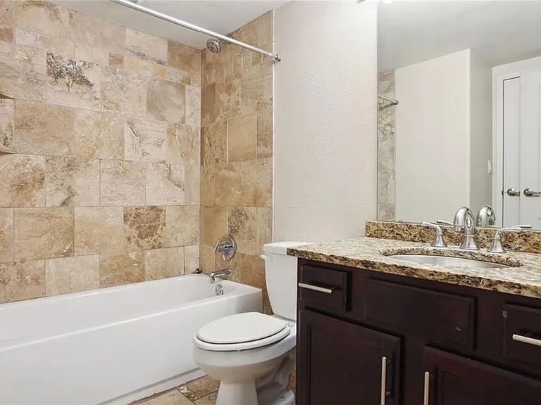 700 E 8th St #5B — Photo 13