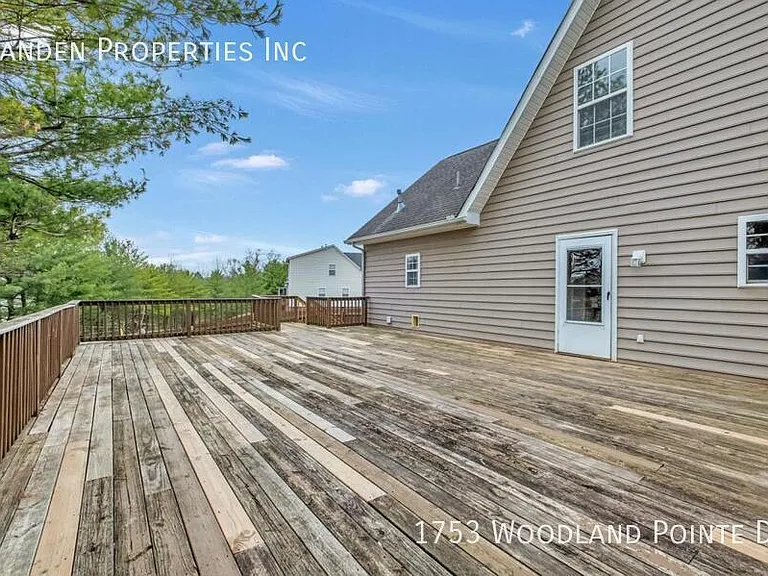 1753 Woodland Pointe Dr — Photo 37