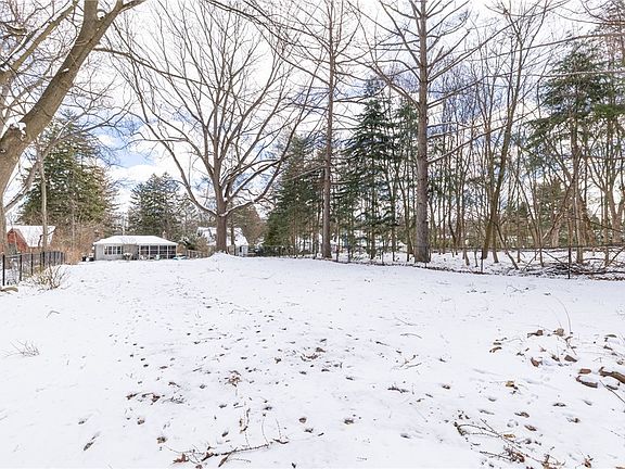 2nd image of 437 Landing Rd N