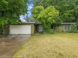 617 N Annie Glidden Rd, Dekalb, IL 60115