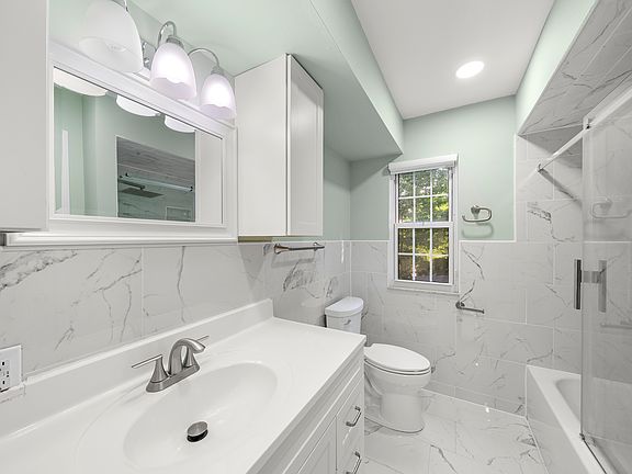 2nd image of 337 Fort Lee Rd APT 1D
