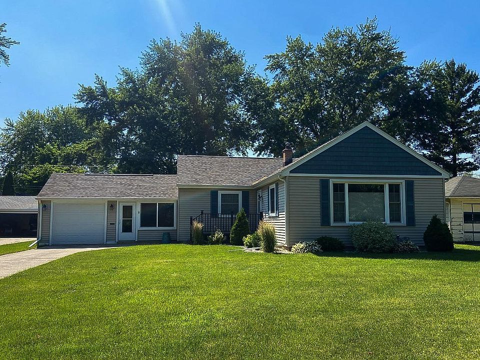 1017 Bowen St, Oshkosh, WI 54901 Zillow