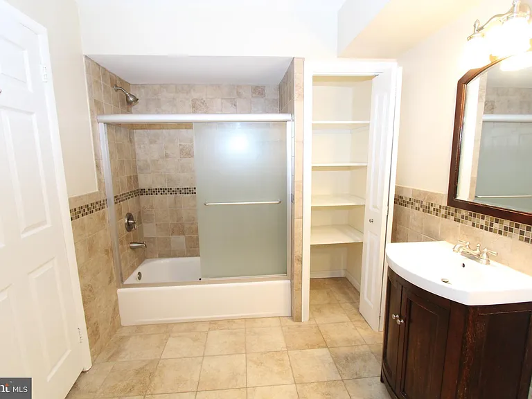 110 Biscayne Ct #8 — Photo 17