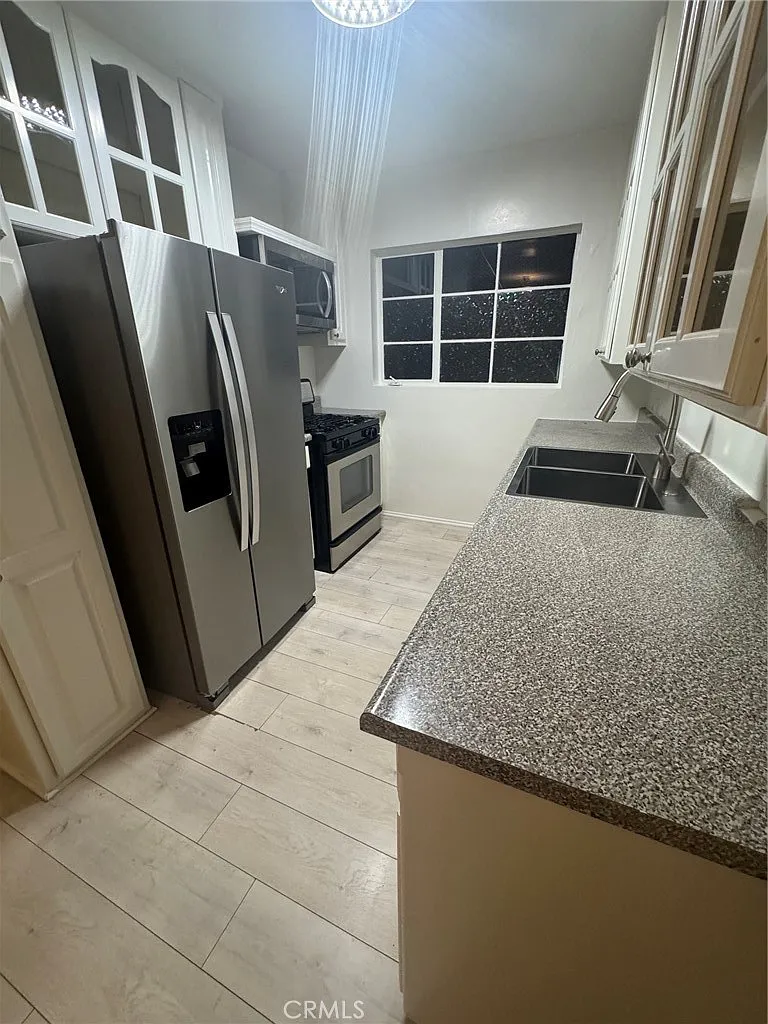 1 bed, 688 sqft, $2,575 — Photo 2