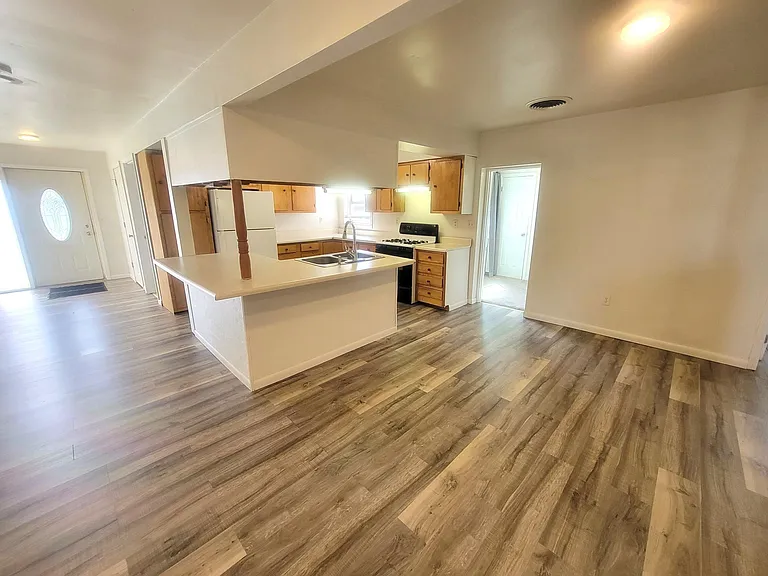 12264 Roosevelt Blvd — Photo 6