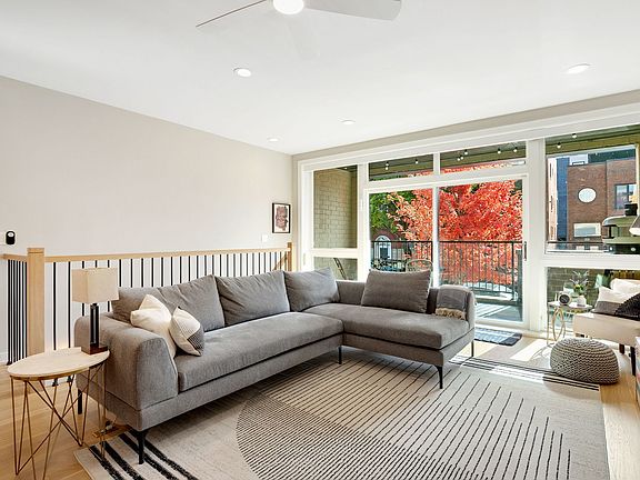 5th image of 2404 W Moffat St #1