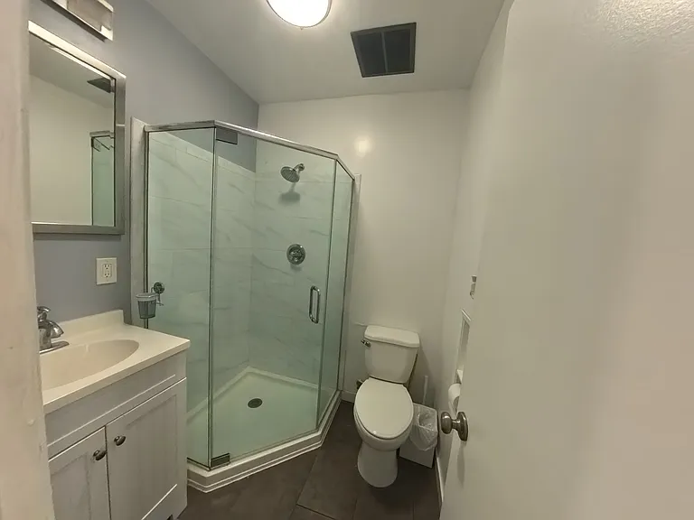 1427 Carmona Ave — Photo 27