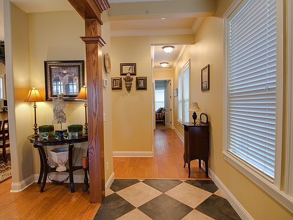 4th image of 624 N Summerlin Ave