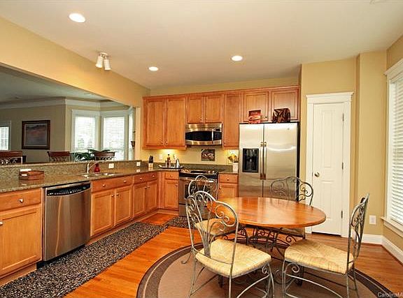 4th image of 939 White Point Dr #178