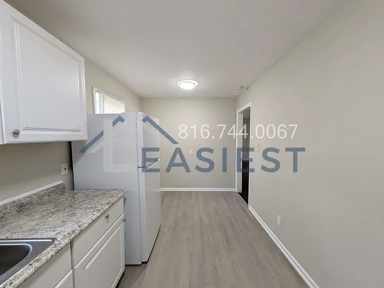 2402 S Claremont Ave — Photo 8