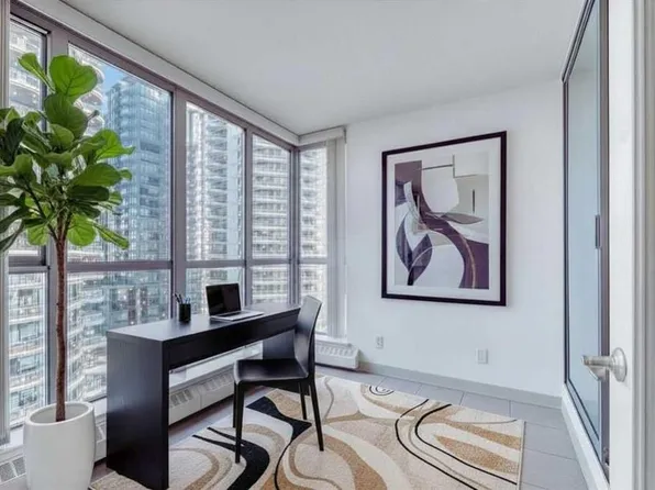 650 N 10th St SW #804, Calgary, AB T2P 5G4