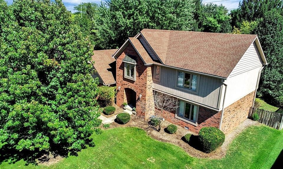 1st image of 665 Woodbine Dr E