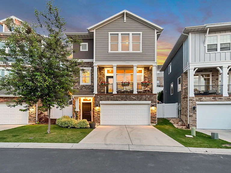 966 E Deer Arch Ln — Photo 1