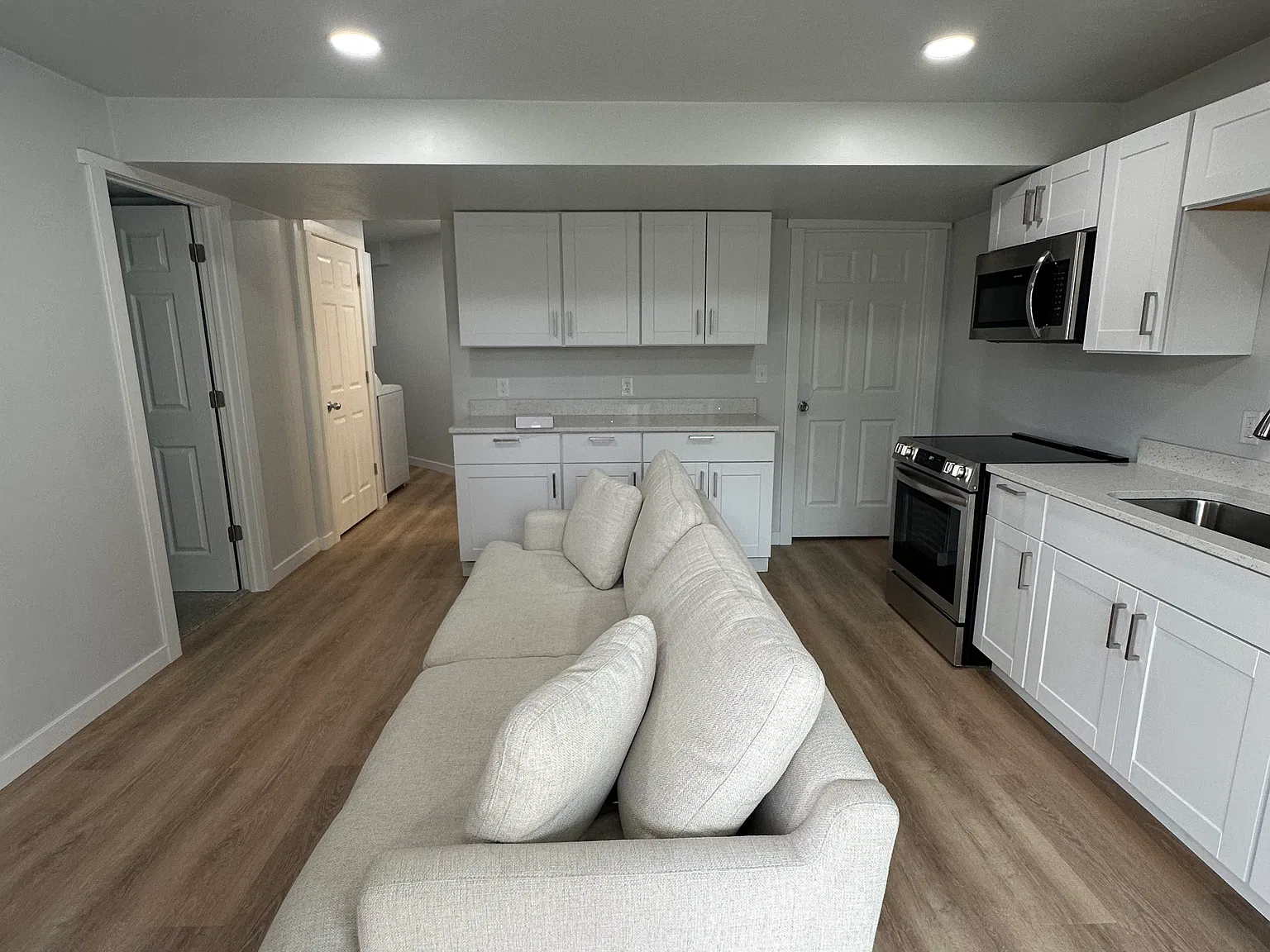 1 bed, 700 sqft, $1,300 — Photo 3