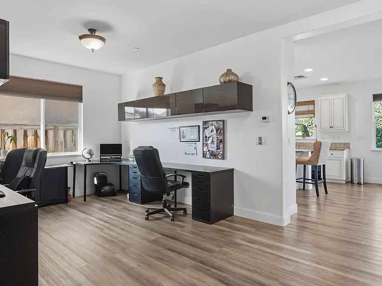 248 Aster St — Photo 4