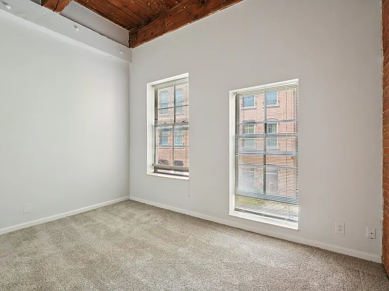 River Place Luxury Apartments — Photo 46
