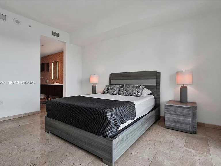 88 SW 7th St #2106 — Photo 17