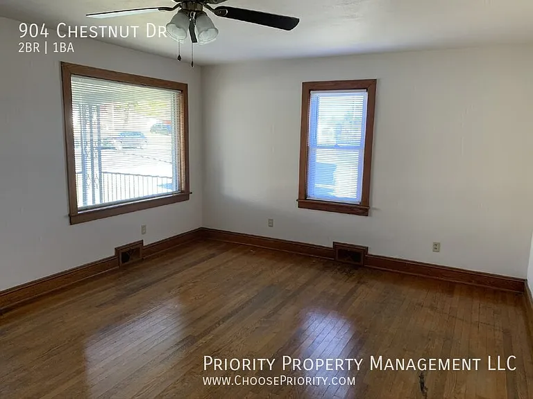 904 Chestnut Dr — Photo 4