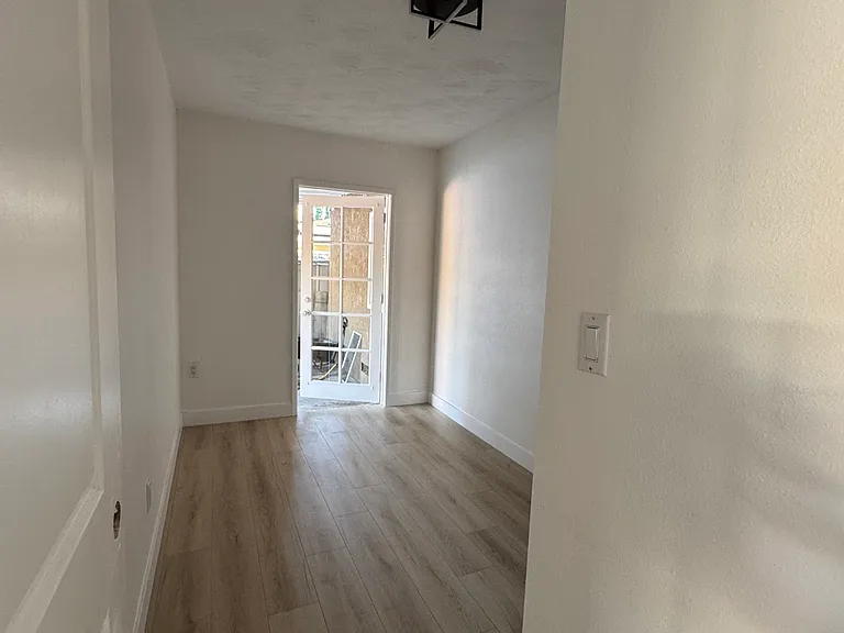 528 N Placentia Ave — Photo 34