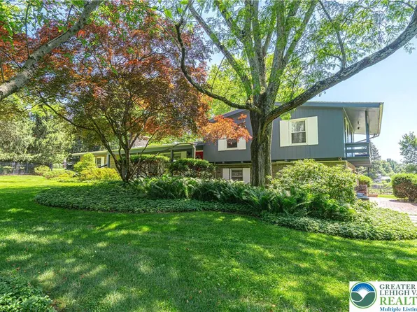 684 Pine Top Trl, Bethlehem, PA 18017