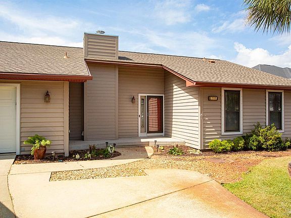 3rd image of 1090 Park Ln