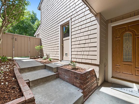 2nd image of 10166 Camberley Ln