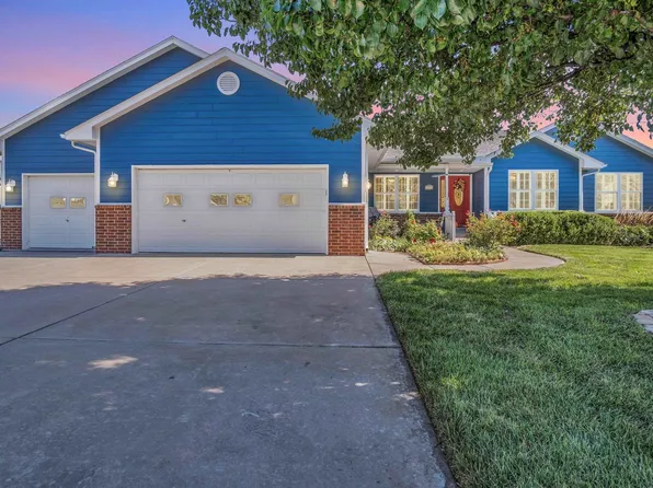 1015 Country Ln, Newton, KS 67114