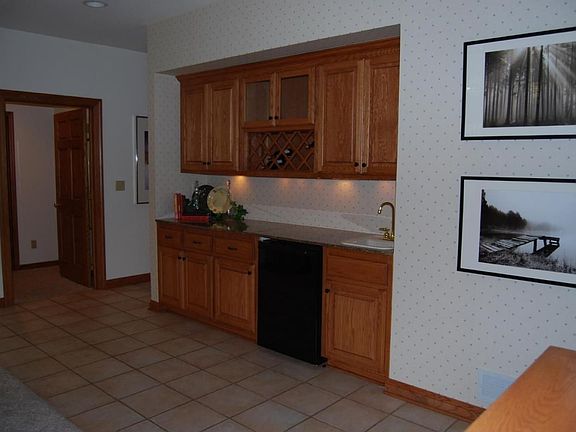 Wet Bar by Family Room