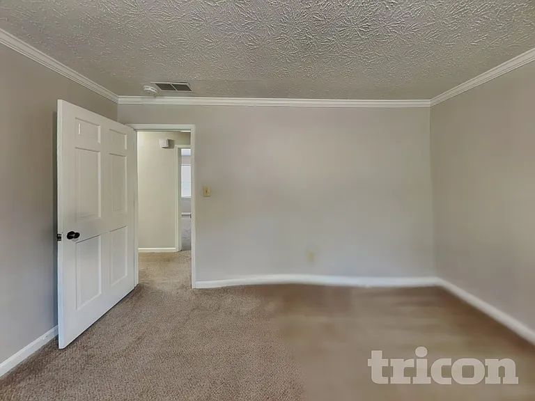 100 Creekwood Ct — Photo 9