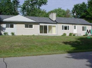 6015 Canmoor Dr, Troy, MI 48098