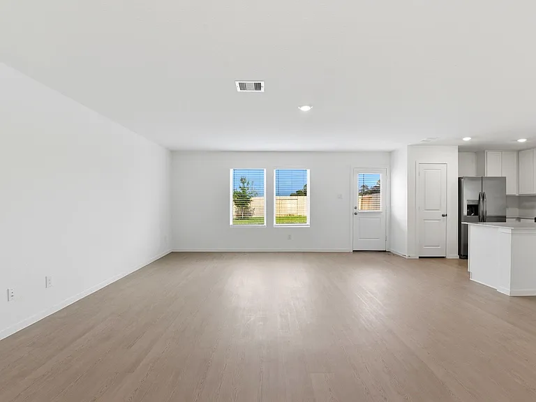 629 Craven St — Photo 11