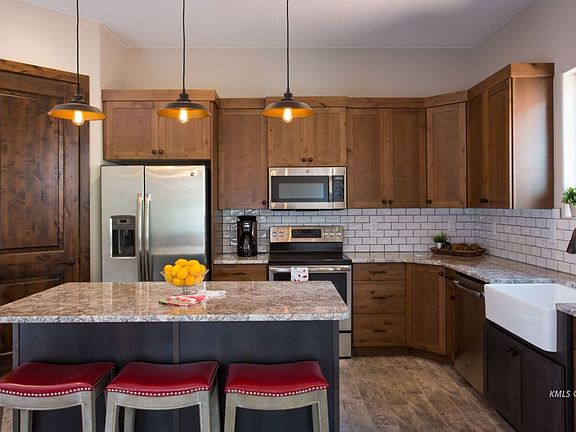 4th image of 500 E Mohawk Dr