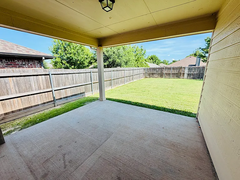 1810 Carol Ln — Photo 15