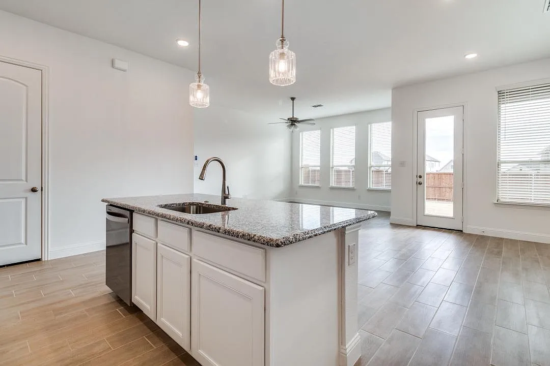 3 bed, 1813 sqft, $1,999 — Photo 4