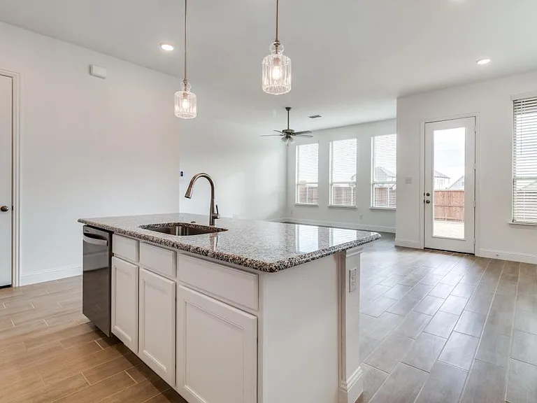3813 Cherry Hills Dr — Photo 4