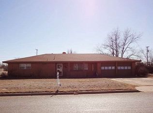 1102 10th St, Levelland, TX 79336