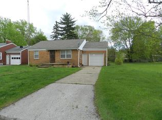 424 Montezuma Rd, Benton Harbor, MI 49022