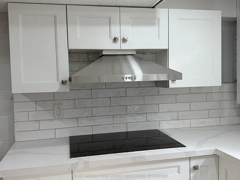 60 Toby Cres #LOWER — Photo 9