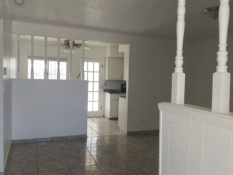 2212 Cumbre Negra St — Photo 3