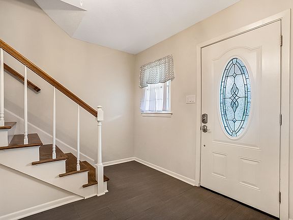4th image of 205 Brookmeade Dr