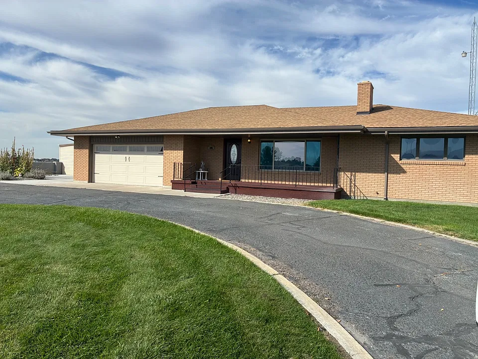 454 E Highway 81