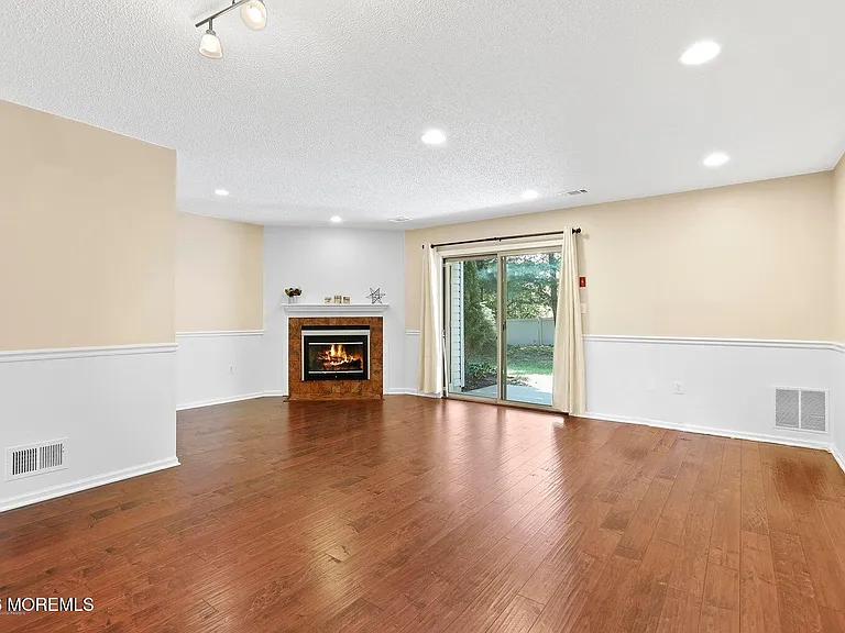 7 Stuart Dr #3 — Photo 8