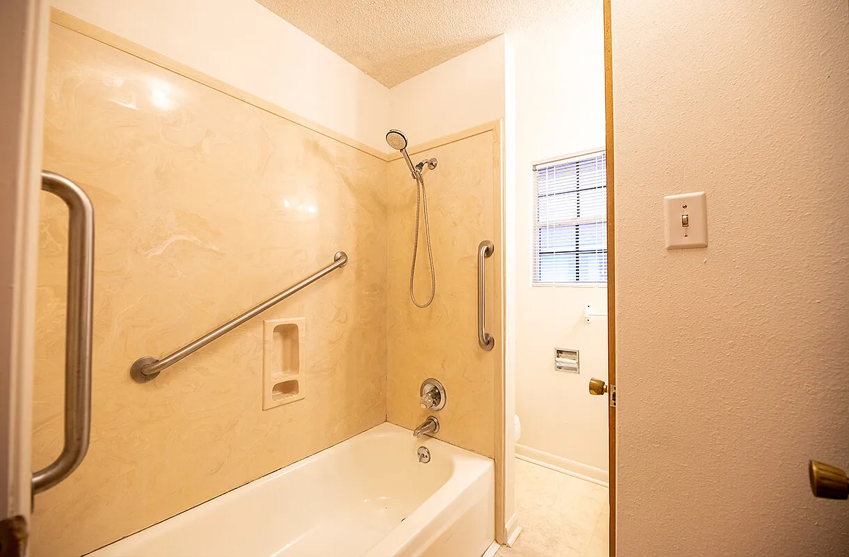 2 bed, 1.5 bath, 1000 sqft, $995 — Photo 3