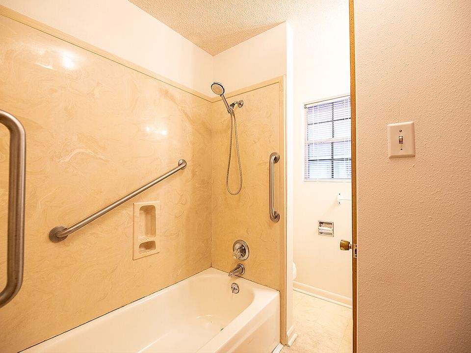 423-5-E-DARBONNE-bathroom_05142025